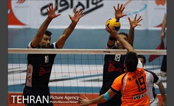 دیدار تیم های والیبال سایپا تهران و صالحین ورامین
