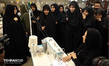 بازدید معاون امور زنان ریاست جمهوری از مرکز کارآفرینی کوثر 18