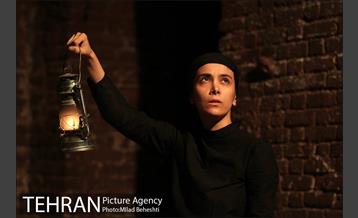 نمایش کلفت ها‎ 8