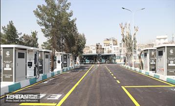 افتتاح ۳ ایستگاه شارژبرقی و رونمایی از تاکسی برخط 53