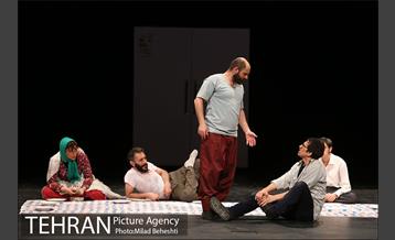 نمایش آوازهای سر شام‎ 4