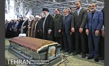 اقامه نماز بر پیکر حجت‌الاسلام والمسلمین هاشمی رفسنجانی 9