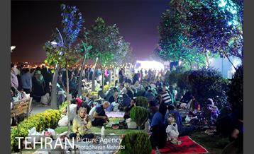 ویژه برنامه شب فیروزه ای در دریاچه شهدای خلیج فارس 3