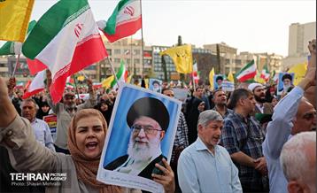 اجتماع مردمی در حمایت و تشکر از نیروهای مسلح در میدان انقلاب 32