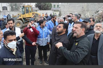 بازدید نمایندگان مجلس از نقاط آسیب دیده از جنگ در منطقه۴ 12