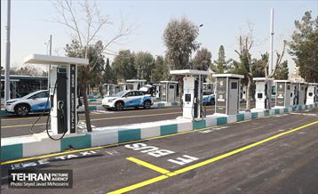 افتتاح ۳ ایستگاه شارژبرقی و رونمایی از تاکسی برخط 54