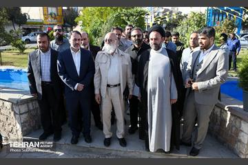 رونمایی از مجسمه «علامه امینی» 17