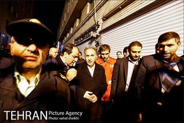 بازدید سرزده  شهردار تهران از محل آتش‌سوزی ساختمان برق حرارتی وزارت نیرو 10