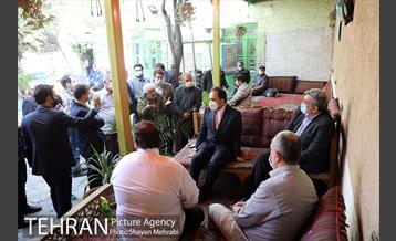 بازدید شهردار تهران از قهوه‌خانه حسین رمضان یخی در محله دروازه غار 6