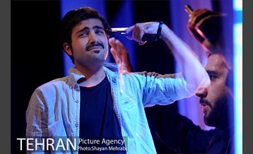 نمایش "او فقط خسته بود" 25