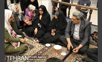 بازدید پیروز حناچی شهردار تهران از هفدهمین نمایشگاه عطر سیب 17