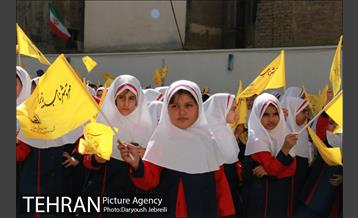 اهدای هدایای ویژه به دانش آموزان دبستان دخترانه شهید خوشنویسان 12