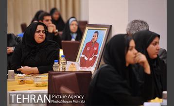 تجلیل از خانواده شهدای آتش‌نشان حادثه پلاسکو با حضور شهردار تهران 35