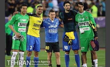 دیدار تیم های فوتبال استقلال و سپاهان