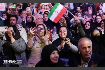 رویداد «شب ایران» در میدان انقلاب اسلامی 7