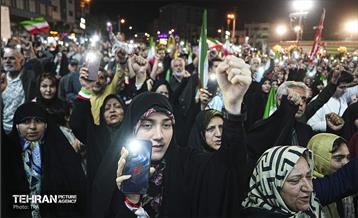 آیین بدرقه زائر اولی‌ها به‌ سوی عتبات عالیات در میدان انقلاب 43