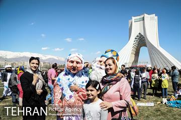 جشن تحویل سال ۱۴۰۰ در میدان آزادی  12