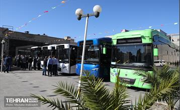 بـازدید شهردار تهران از اتوبوس‌های برقی و ون‌های ویژه جانبازان و معلولان 12
