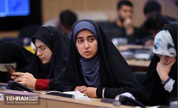 نشست صمیمانه شهردار تهران با فعالان دانشجویی 13