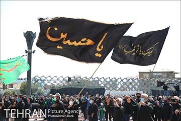 مراسم عزاداری ظهر عاشورا در میدان امام حسین(ع) 18