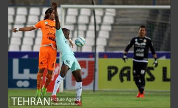 دیدار تیم های فوتبال پیکان تهران و سایپاتهران