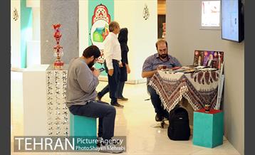 هفدهمین نمایشگاه عطر سیب 10