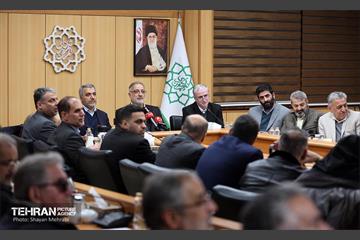 نشست هم‌اندیشی هیئت رئیسه اتاق اصناف تهران، روسای اتحادیه‌های صنفی تهران و هیئت امناء بازار تهران با شهردار تهران 52