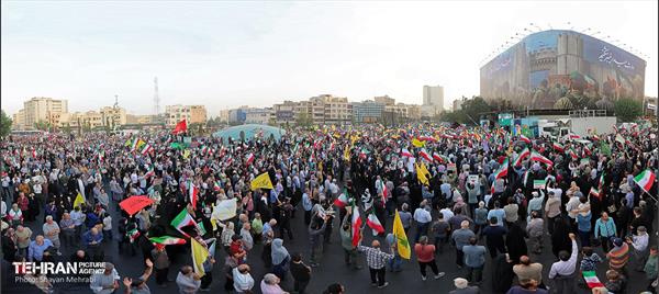 اجتماع مردمی در حمایت و تشکر از نیروهای مسلح در میدان انقلاب 46