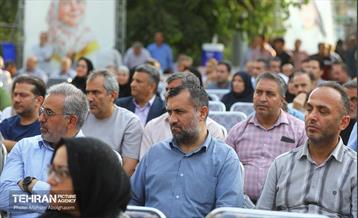 رونمایی از مجسمه های 6 شهید در منطقه 15 29