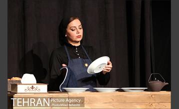 نمایش سنگ ها برای آنتیگون 2