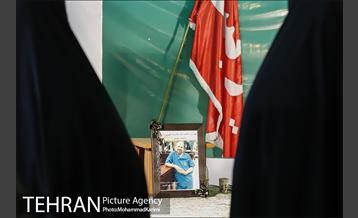 آیین بزرگداشت و تکریم خانواده های معظم شهدای مدافع حرم و مدافع سلامت 13