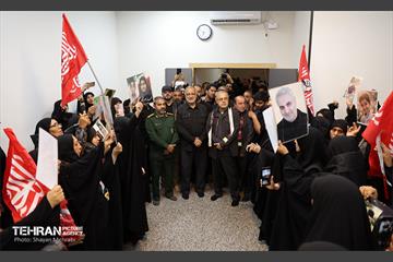 دیدار شهردار تهران با اعضای خانواده شهدای مدرسه شجره طیبه میناب 5