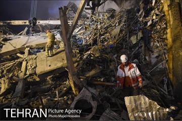 امداد رسانی شبانه در حادثه پلاسکو 12