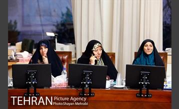 نخستین جلسه مجمع ٥١ نفره امید با حضور شهردار و استاندار تهران 11