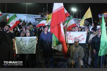 تجمع شب سی‌وچهارم در میدان انقلاب 13
