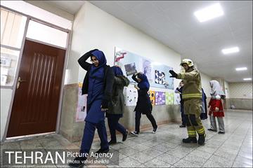 مانور سراسری زلزله در مدرسه دخترانه شهید باکری 22
