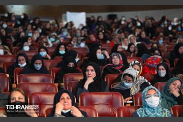 همایش تقدیر از ایثارگران سلامت