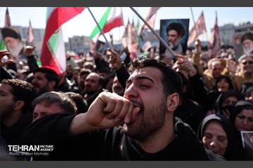 اجتماع مردم تهران در پی شهادت رهبر انقلاب - 1 50