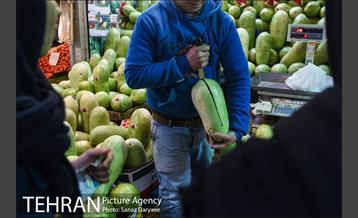 خرید شب یلدا در بازار امام حسین 6