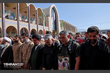 اقامه نماز بر پیکر آقای شهید ایران - 3 12