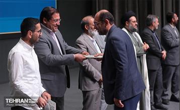 آیین تجلیل از برگزیدگان مناطق 22 گانه 39