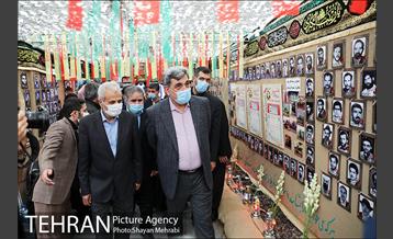 بازدید شهردار تهران از نمایشگاه دفاع مقدس 19