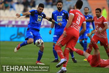 دیدار تیم‌های فوتبال استقلال - پدیده مشهد 10