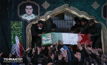 تشییع پیکر ۱۰۰ شهید مردمی و مدافع امنیت در تهران - 3 8