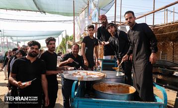 پیاده‌روی زائرین اربعین حسینی در مسیر نجف به کربلا 2