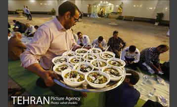 افطاری ساده در ایوان انتظار میدان ولیعصر(عج) 10