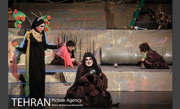 اجرای نمایش شاپرک خانوم 16