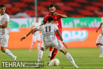 دیدار تیم های فوتبال پرسپولیس و تراکتور تبریز 4