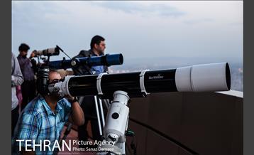 استهلال هلال ماه شوال از فراز برج میلاد تهران 25