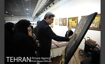 بازدید شهردار تهران از نمایشگاه دستاوردهاى هنرى زنان هنرمند داراى معلولیت 8